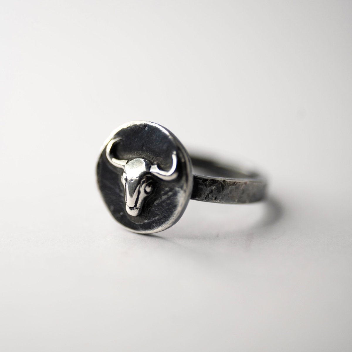 Bull ring - Macabre Gadgets