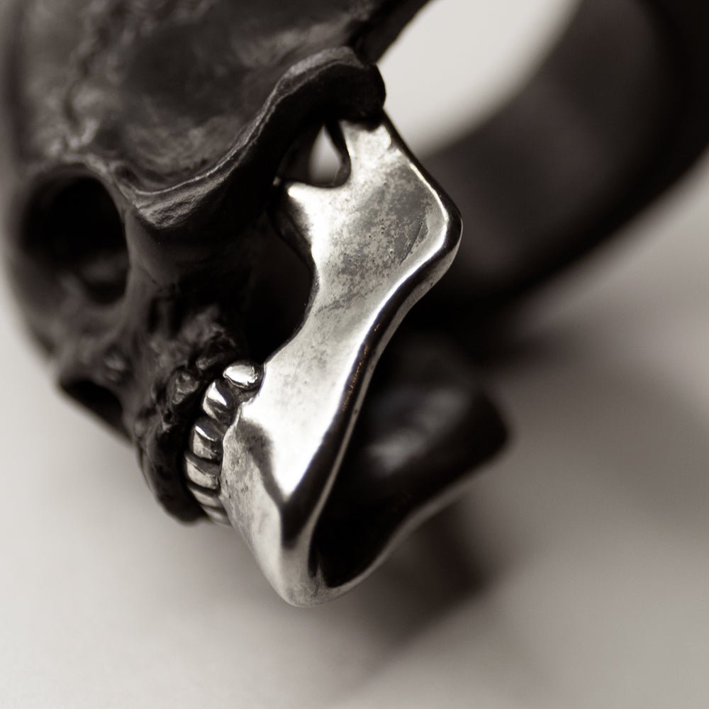 SILVER JAW SKULL RING - Macabre Gadgets Store