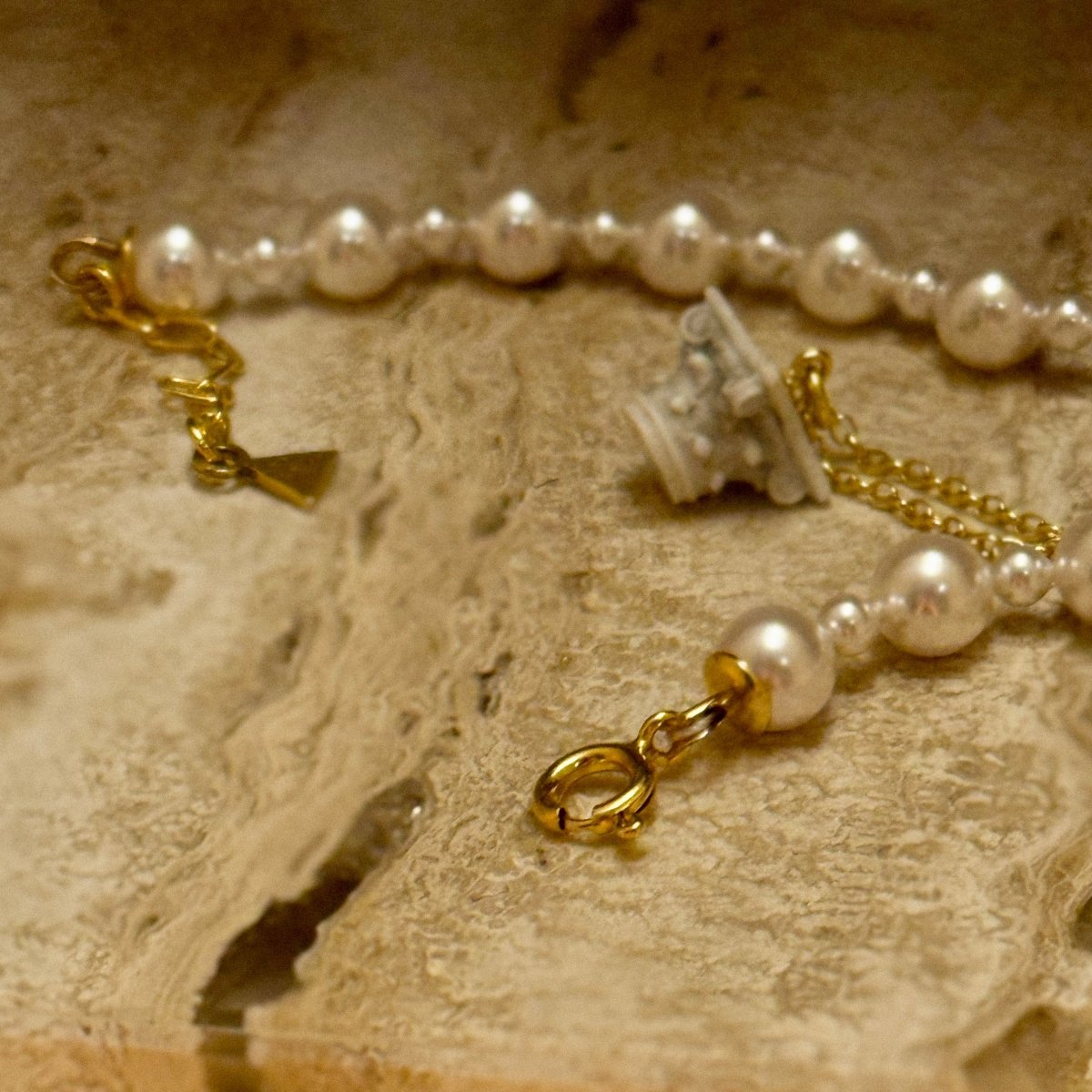 Aegean Pearl choker - Macabre Gadgets