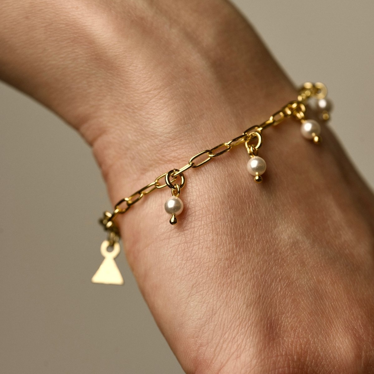 Ancient pearl bracelet - Macabre Gadgets