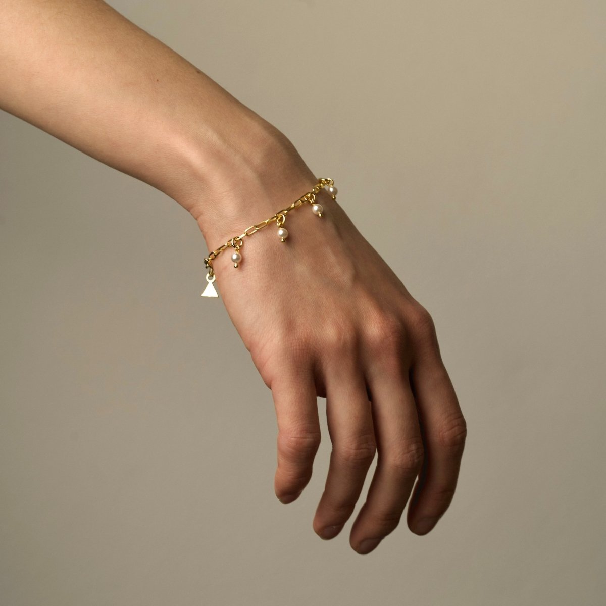 Ancient pearl bracelet - Macabre Gadgets