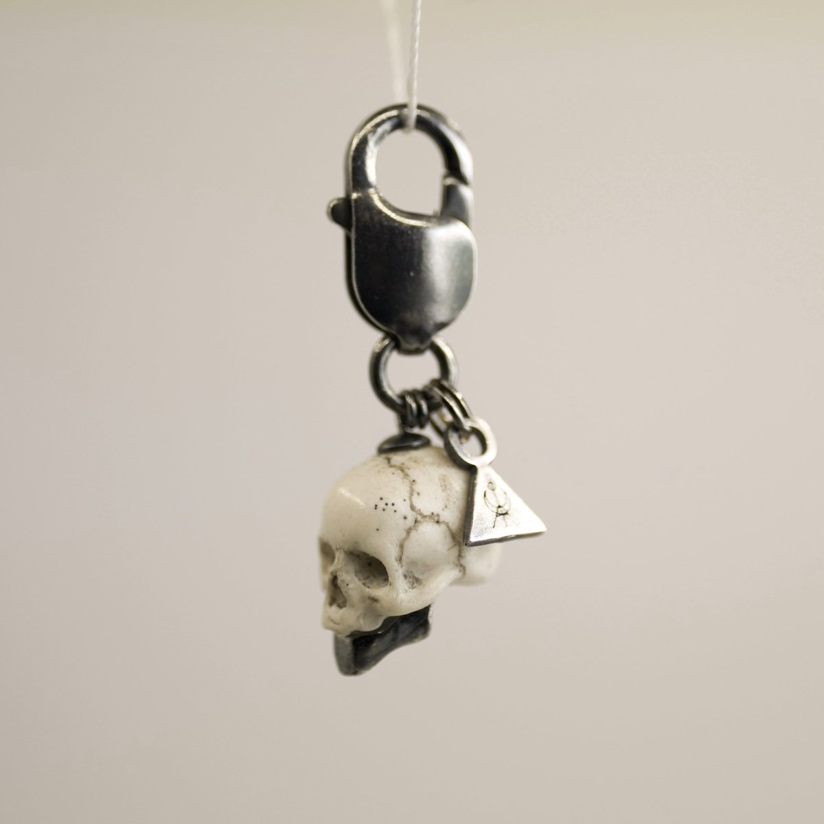 Ancient Skull charm - Macabre Gadgets