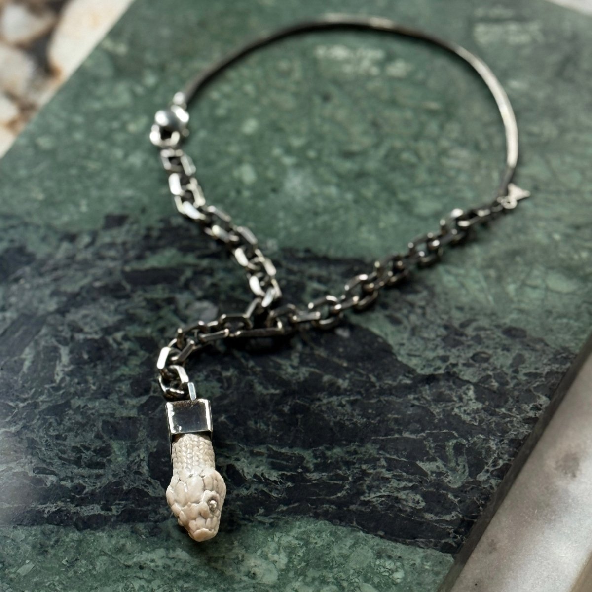Aspis necklace - Macabre Gadgets