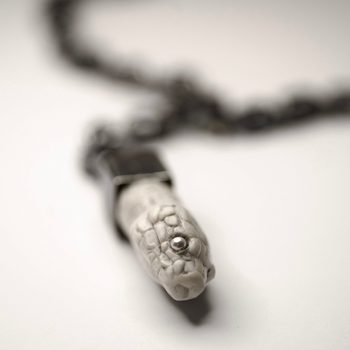 Aspis necklace - Macabre Gadgets