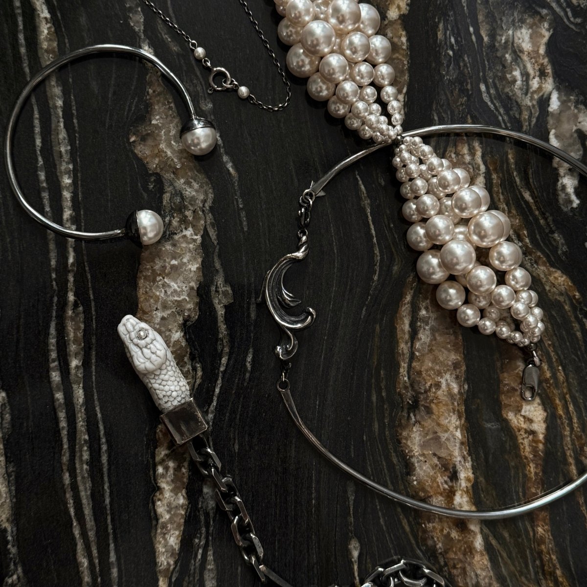Aspis necklace - Macabre Gadgets