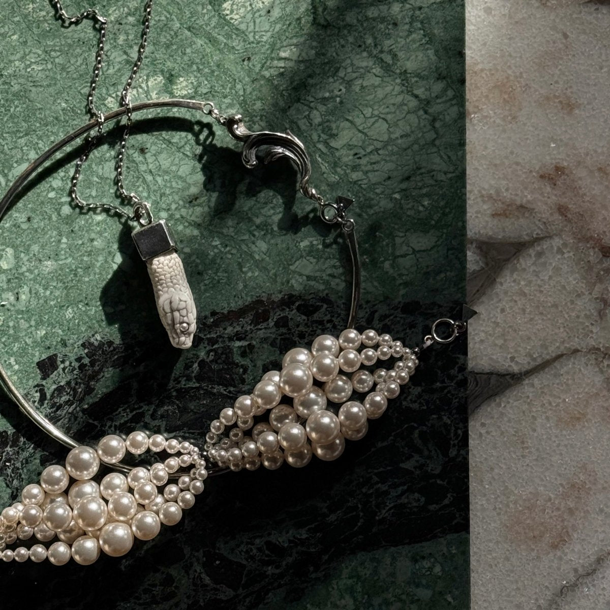 Aspis pendant - Macabre Gadgets