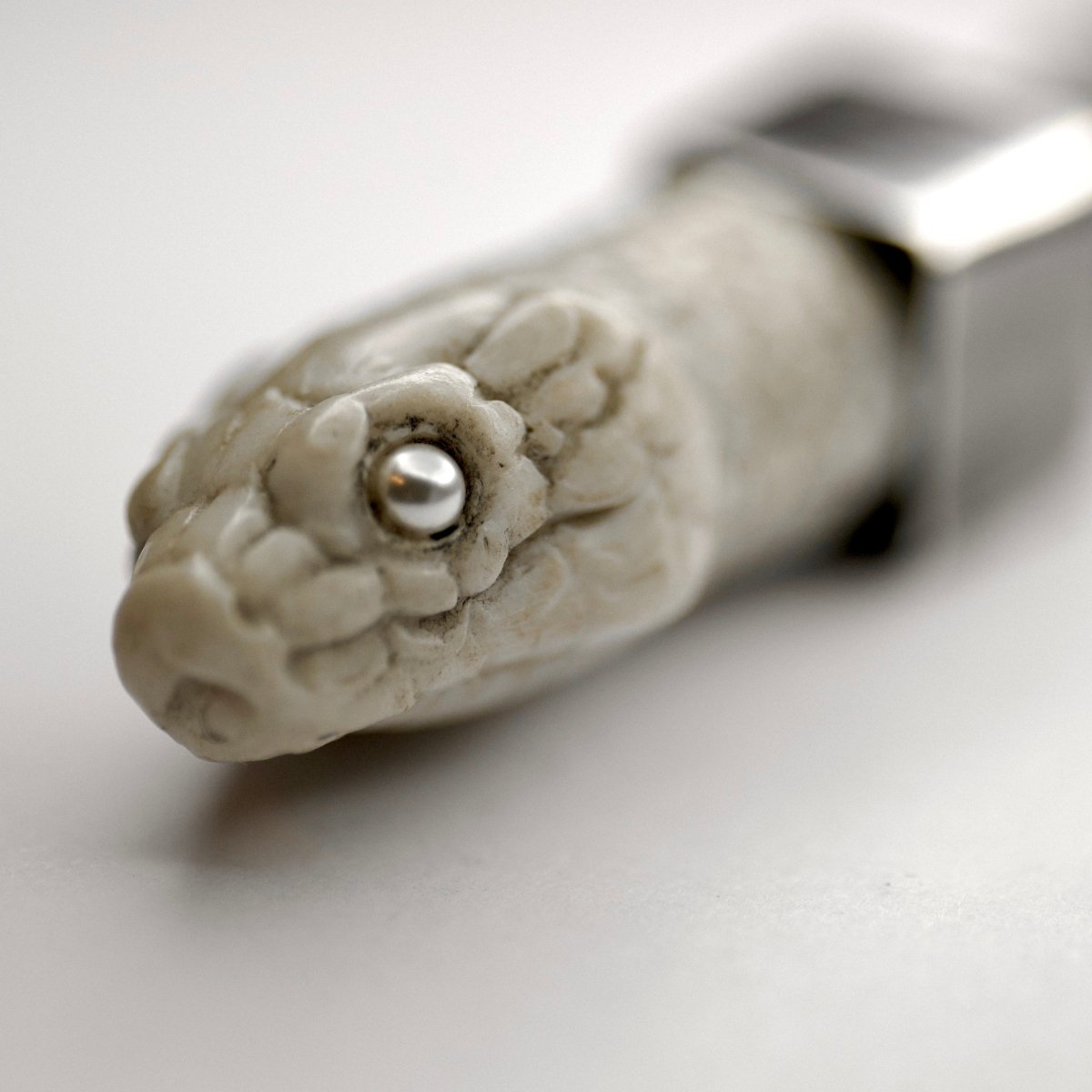 Aspis pendant - Macabre Gadgets