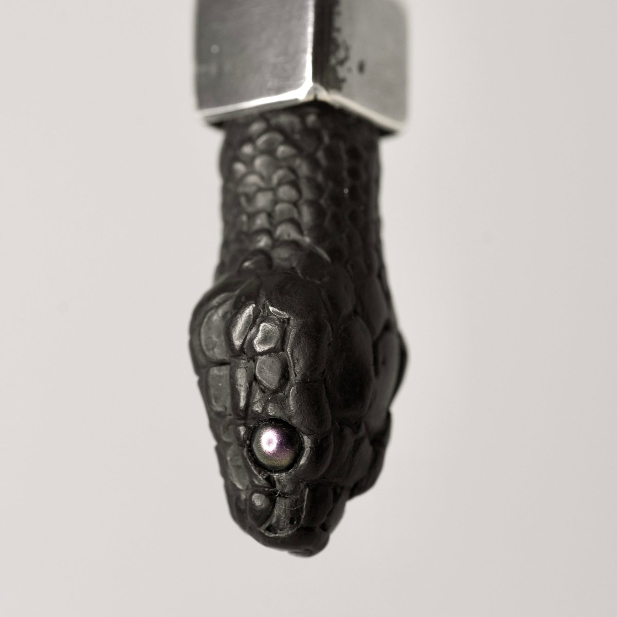 Aspis pendant - Macabre Gadgets