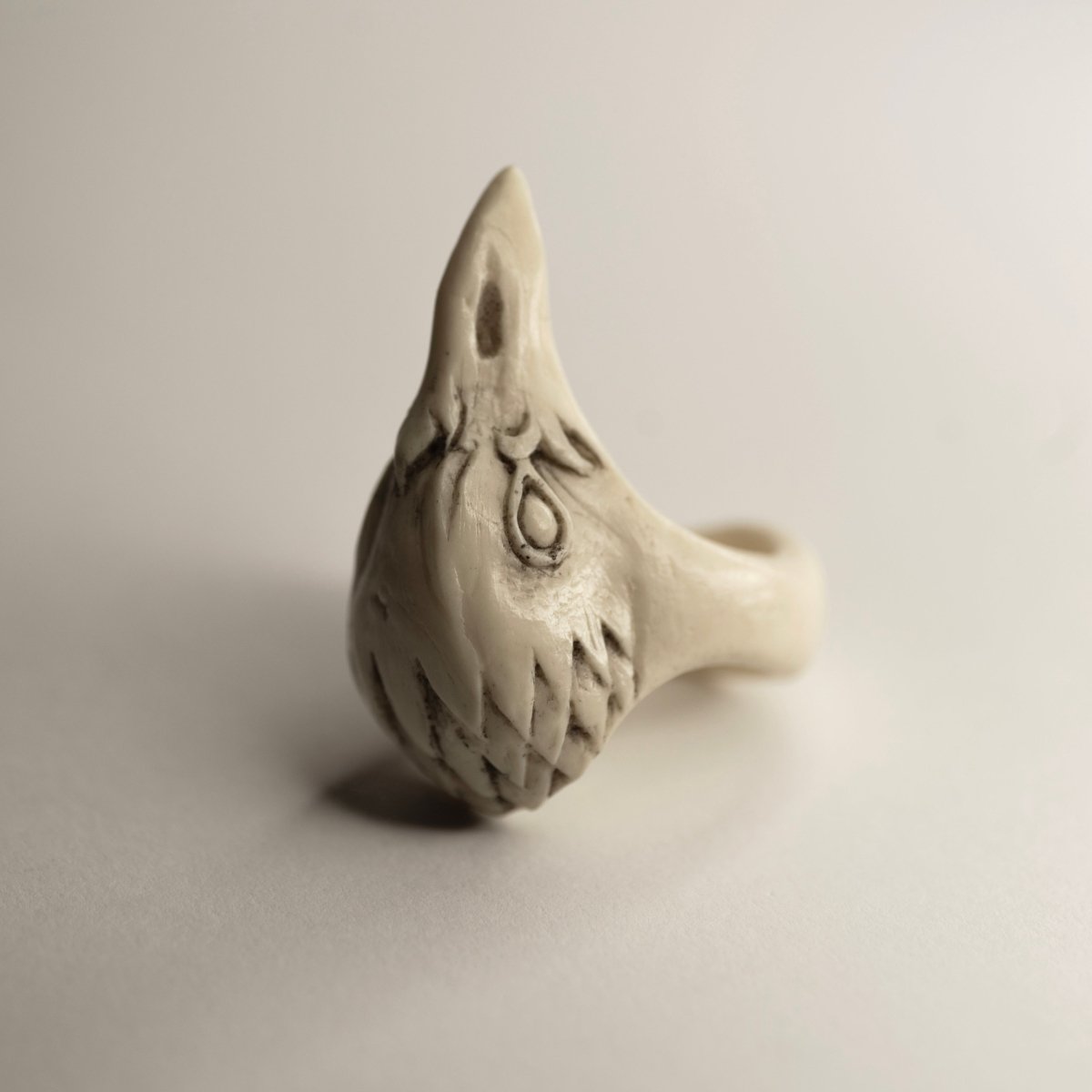 CORAX RING - Macabre Gadgets