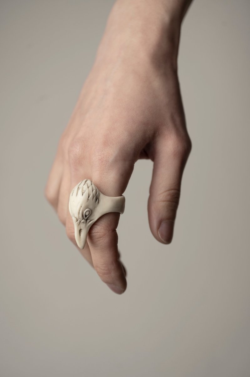 CORAX RING - Macabre Gadgets