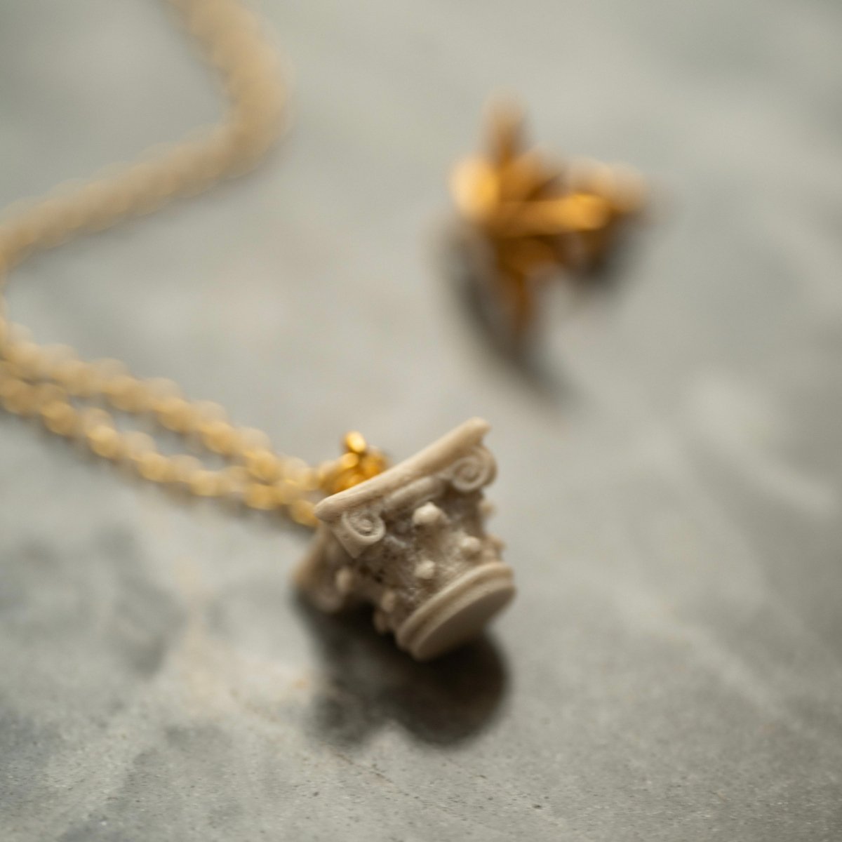 Corinth pendant - Macabre Gadgets