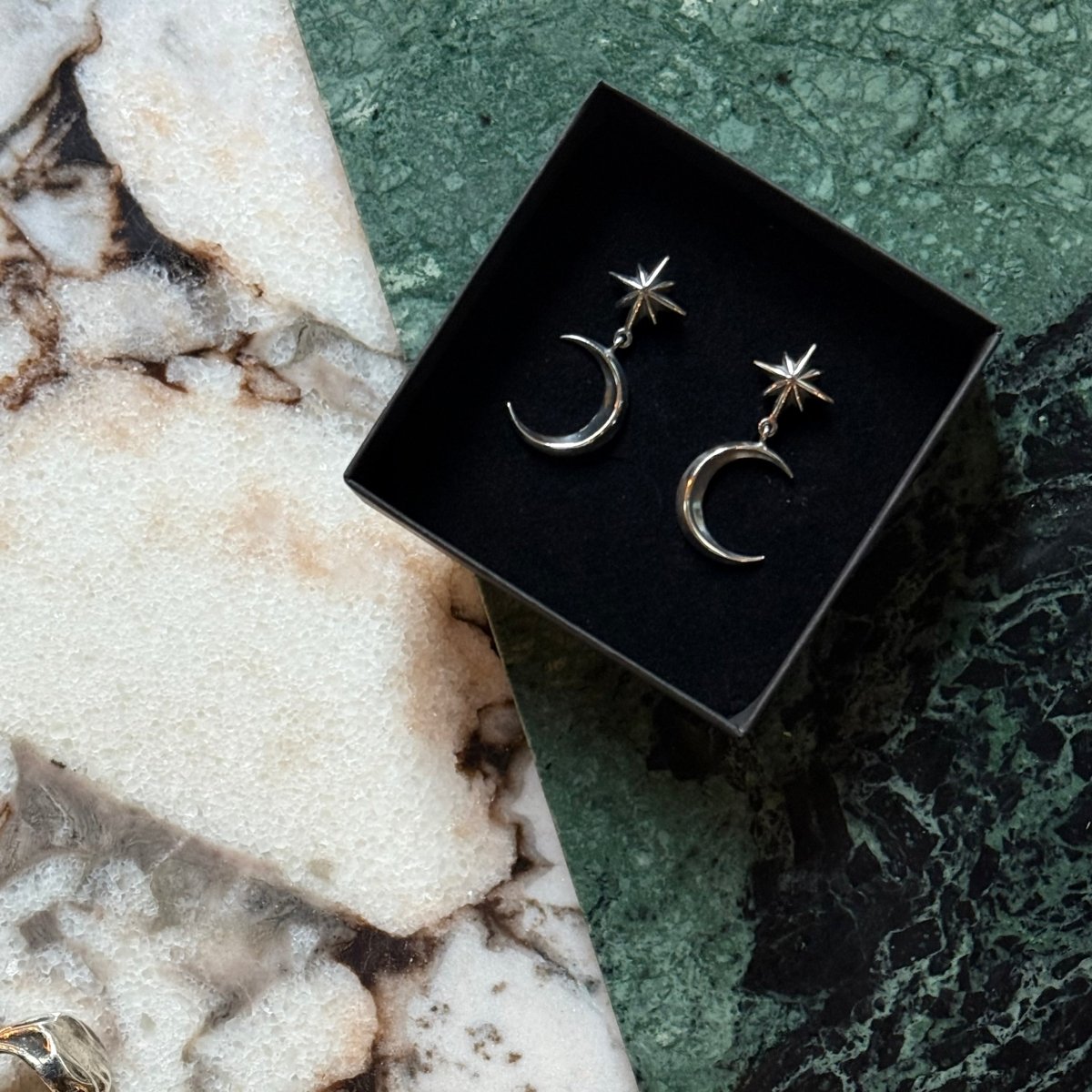 Dusk earring - Macabre Gadgets