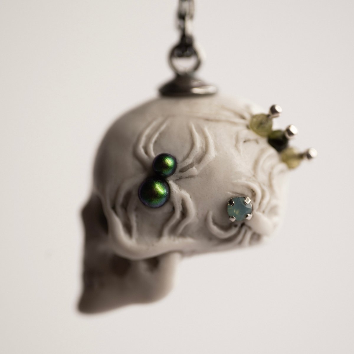 Insects Skull pendant - Macabre Gadgets