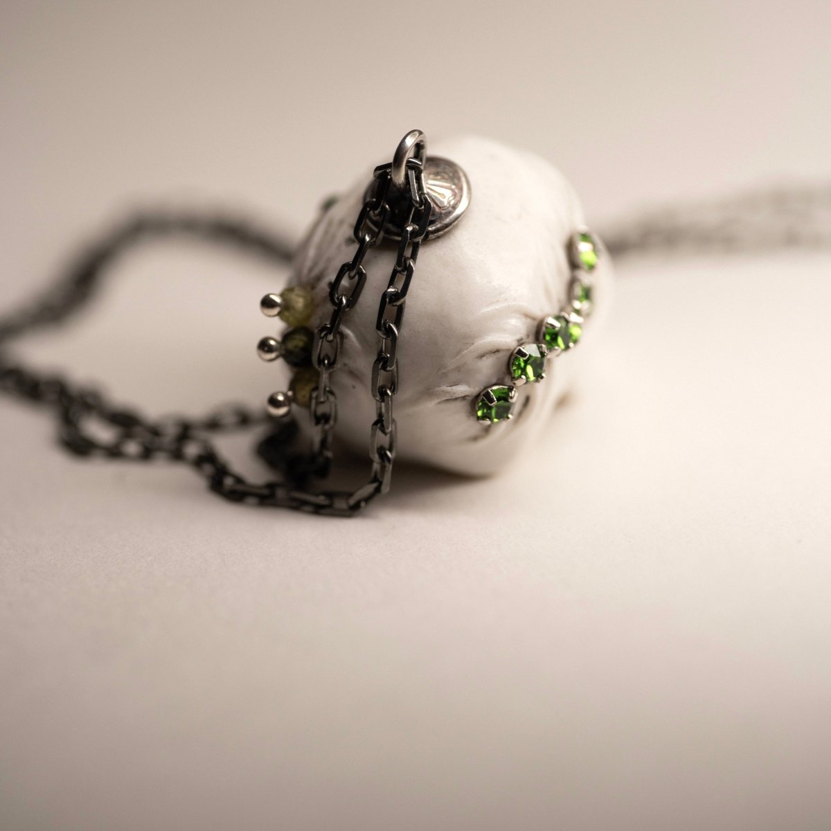Insects Skull pendant - Macabre Gadgets