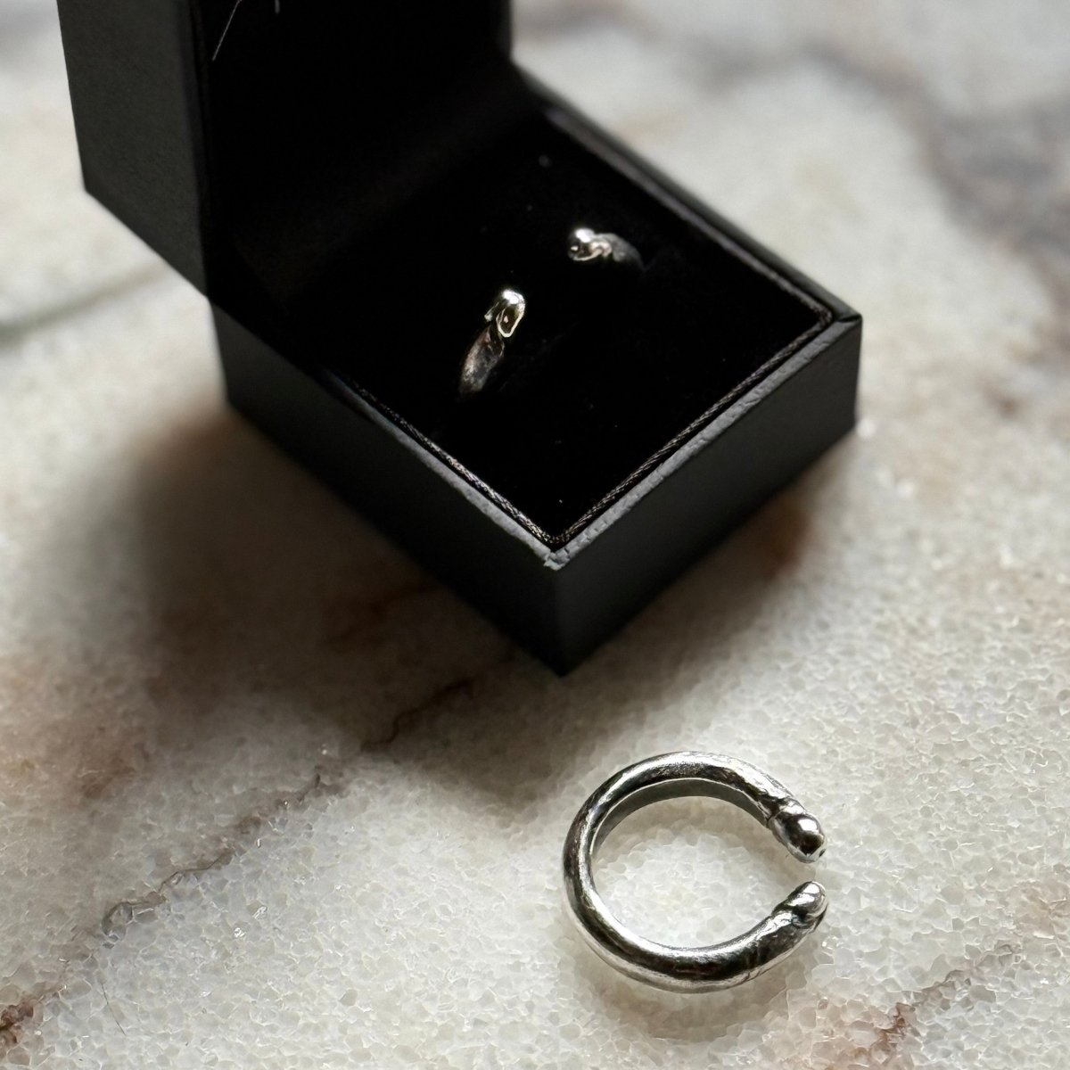 Janus ring - Macabre Gadgets