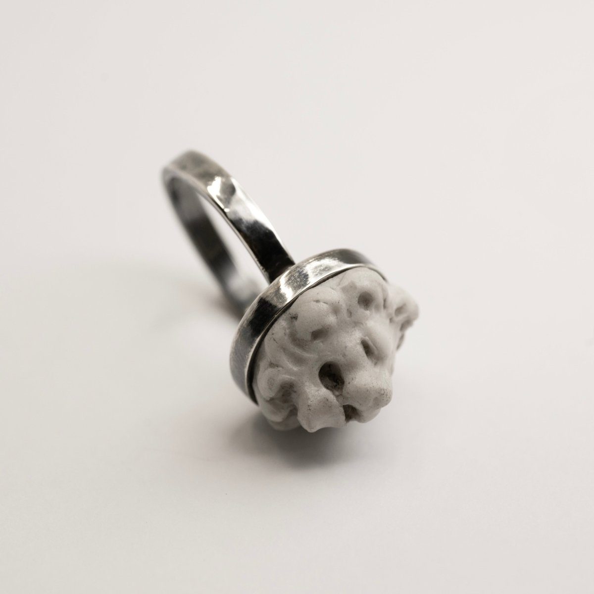 Lion ring - Macabre Gadgets