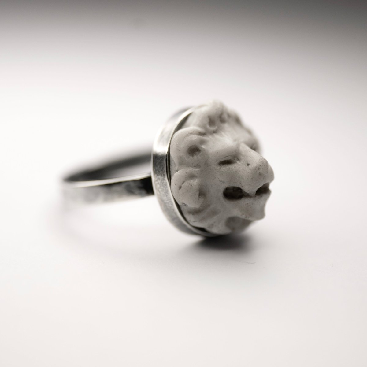 Lion ring - Macabre Gadgets