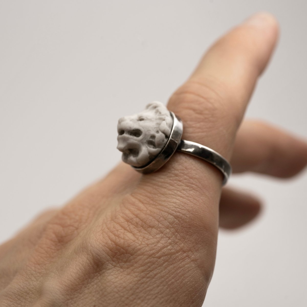 Lion ring - Macabre Gadgets
