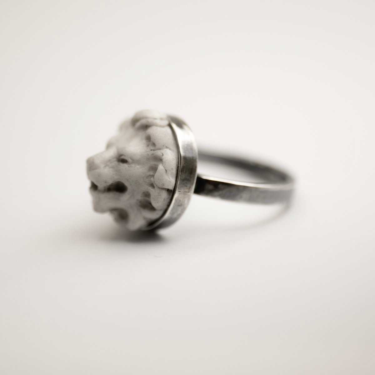 Lion ring - Macabre Gadgets