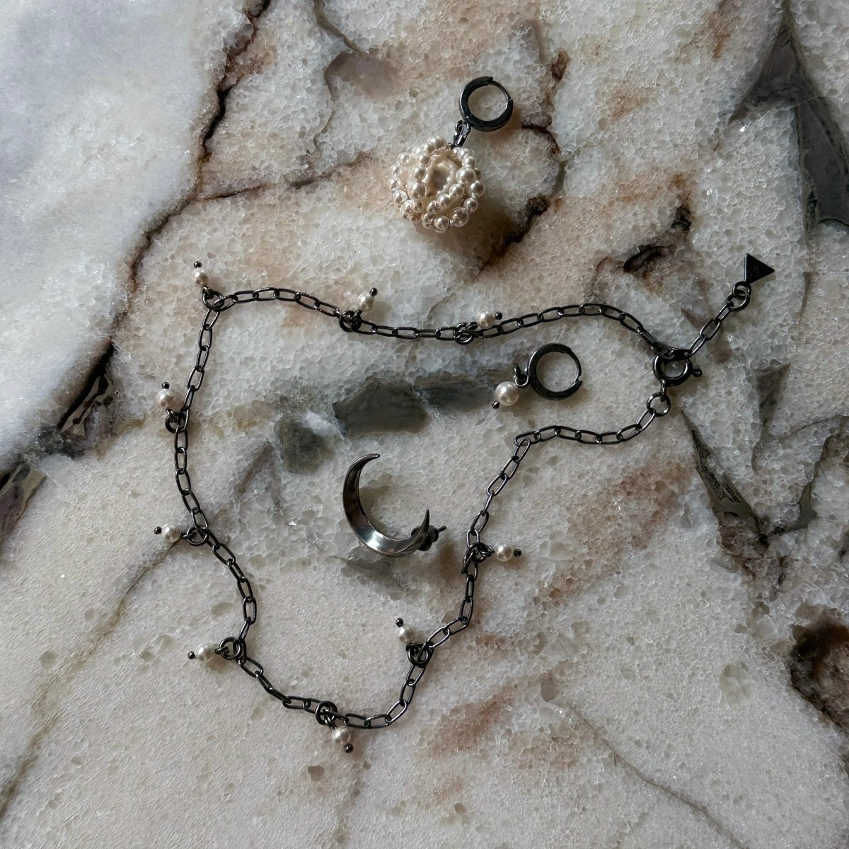 Luna earring - Macabre Gadgets