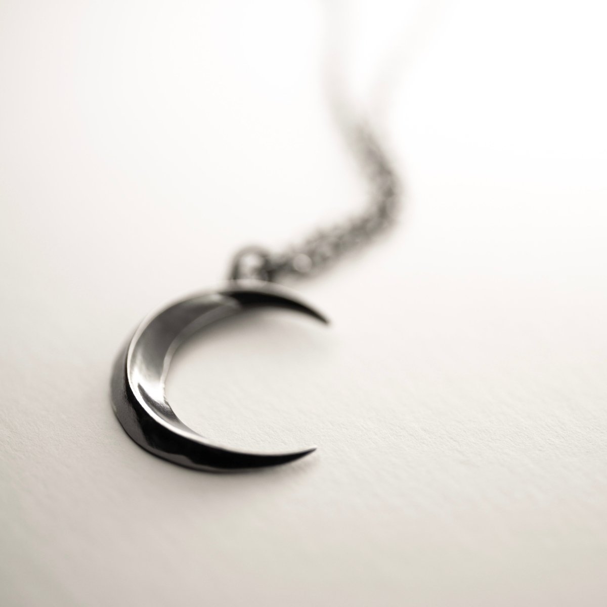 Luna pendant - Macabre Gadgets