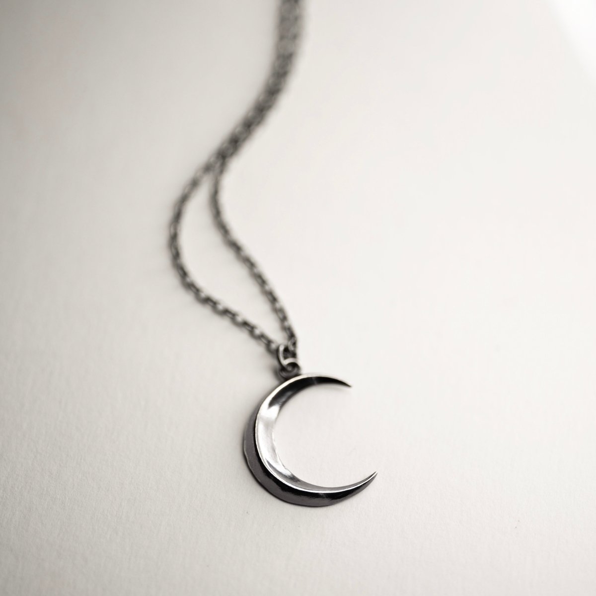 Luna pendant - Macabre Gadgets