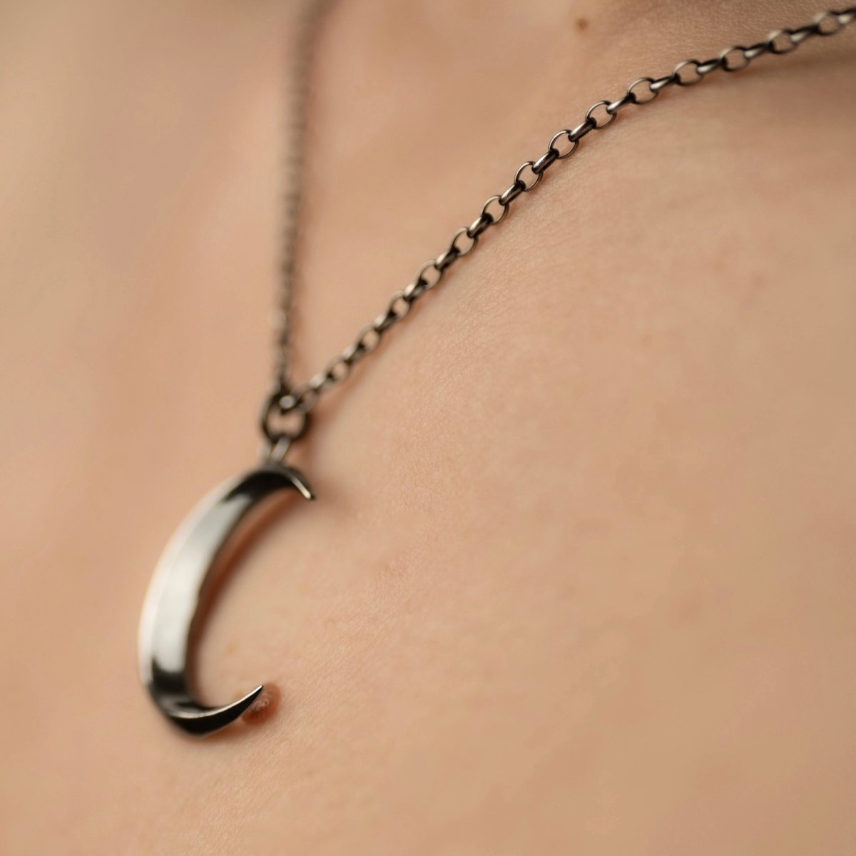 Luna pendant - Macabre Gadgets