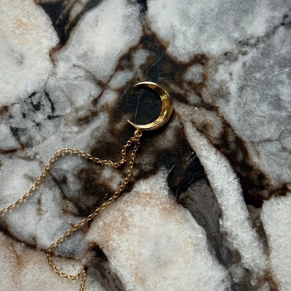 Luna pendant - Macabre Gadgets