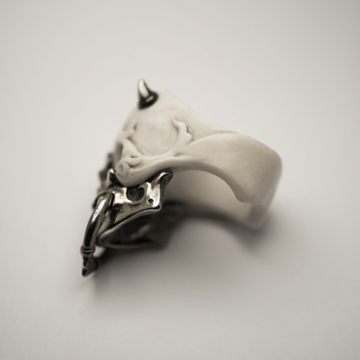 Masked Skull ring - Macabre Gadgets