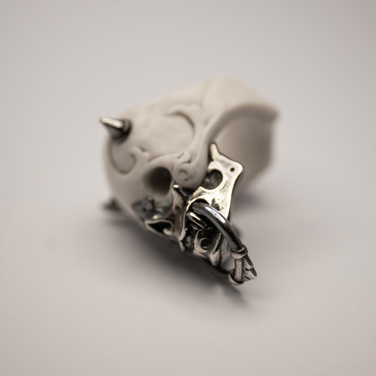 Masked Skull ring - Macabre Gadgets