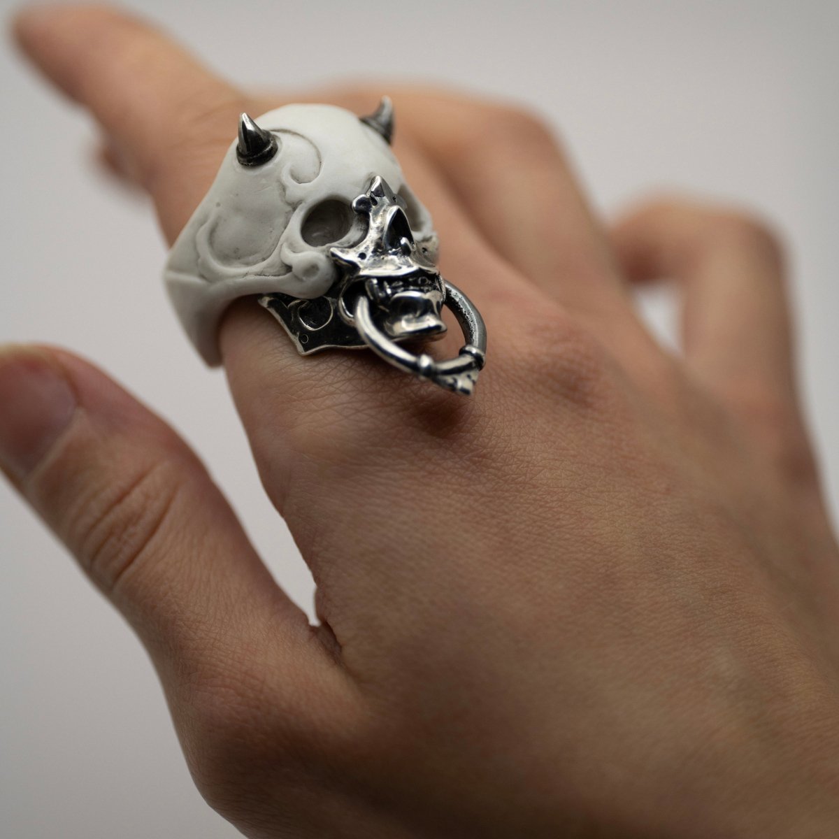 Masked Skull ring - Macabre Gadgets