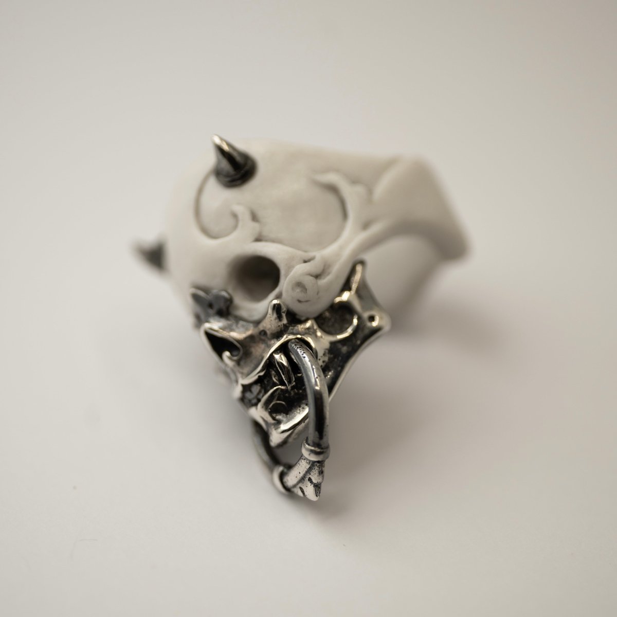 Masked Skull ring - Macabre Gadgets