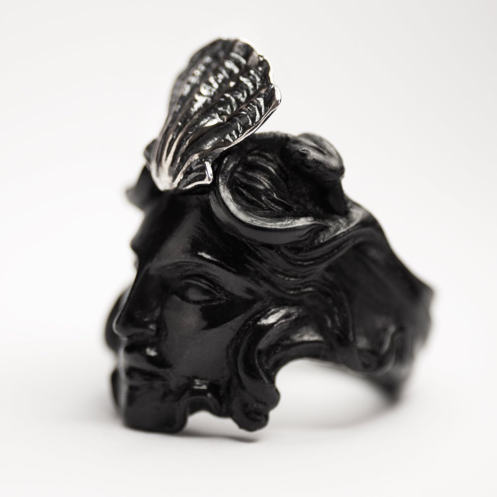 Medusa ring - Macabre Gadgets