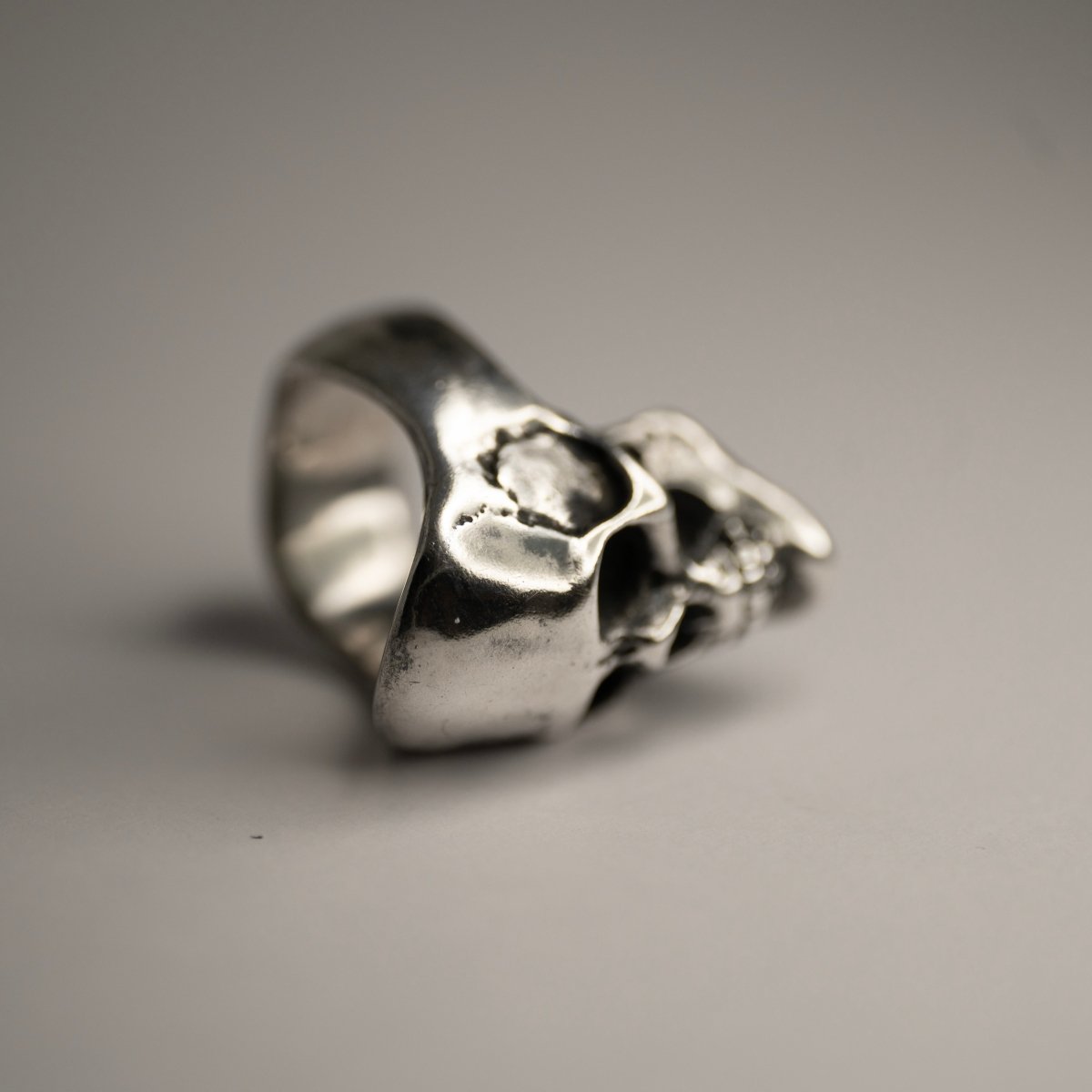 MERCURY SKULL RING - Macabre Gadgets