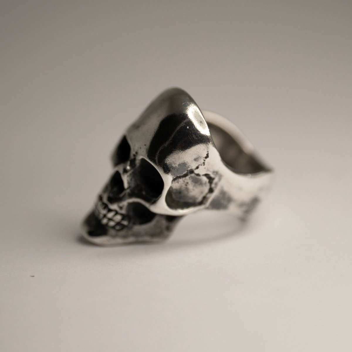 MERCURY SKULL RING - Macabre Gadgets