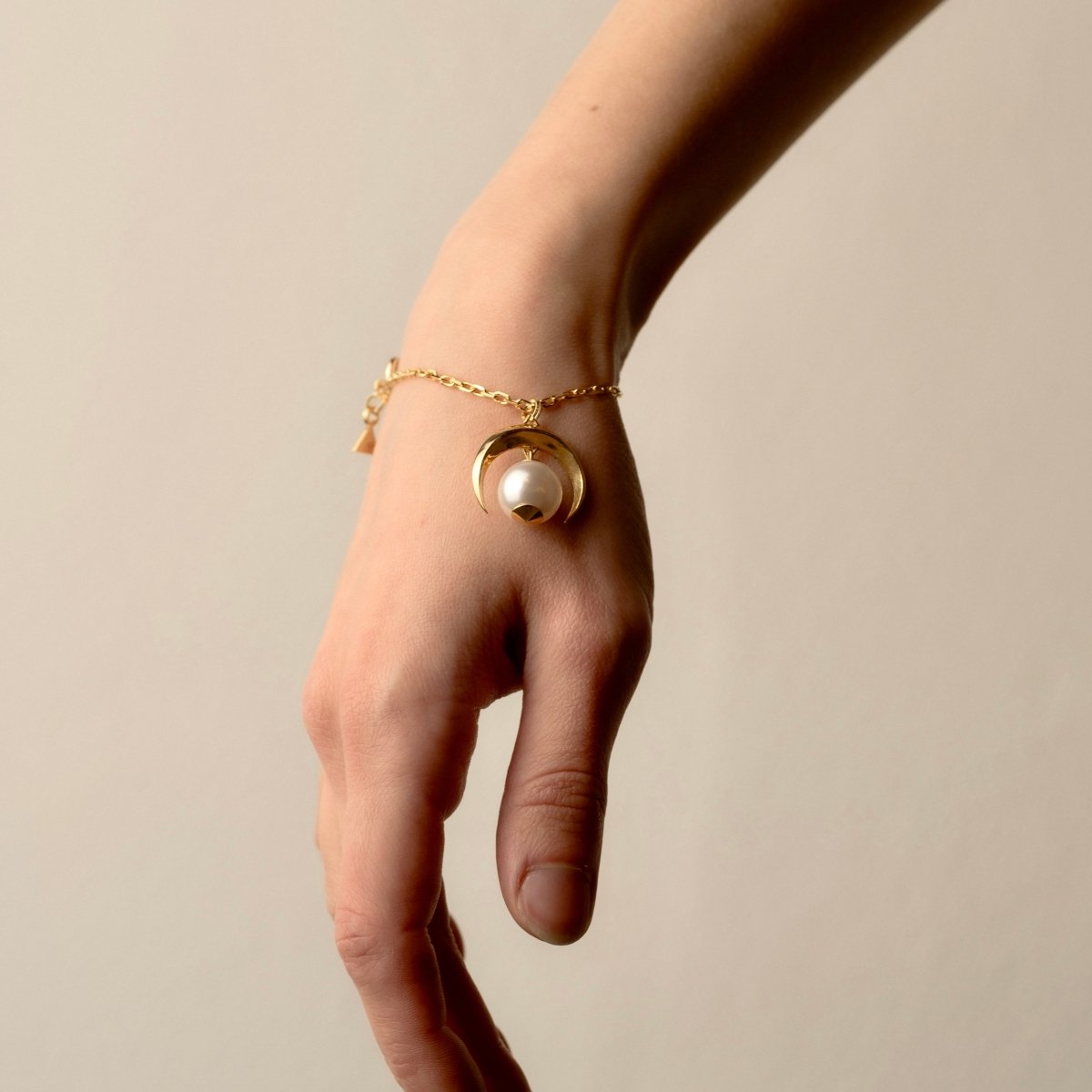 Moon bracelet - Macabre Gadgets