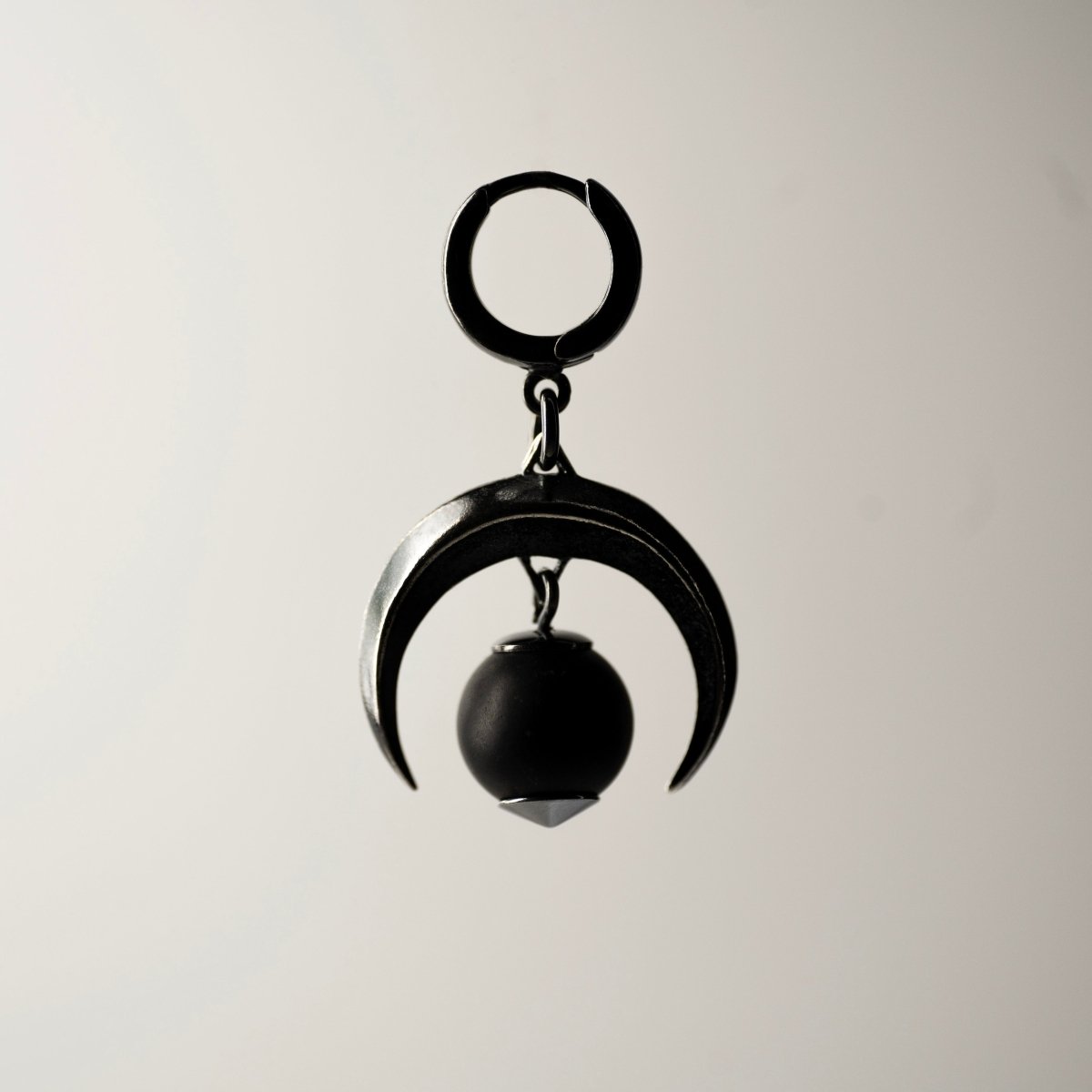 Moon earring - Macabre Gadgets