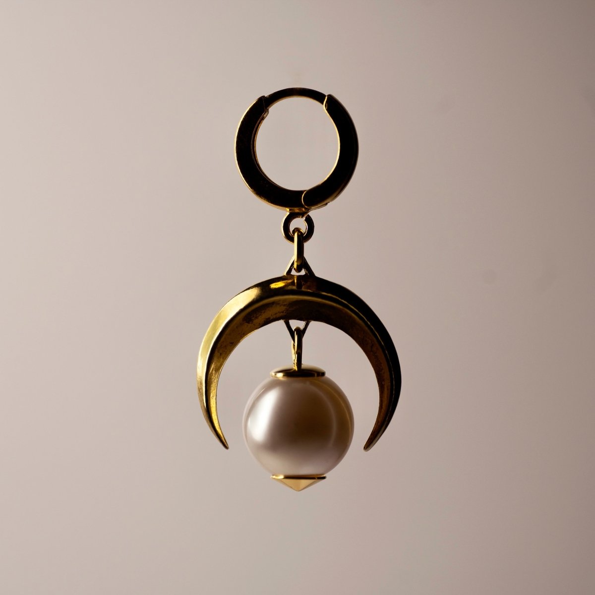 Moon earring - Macabre Gadgets