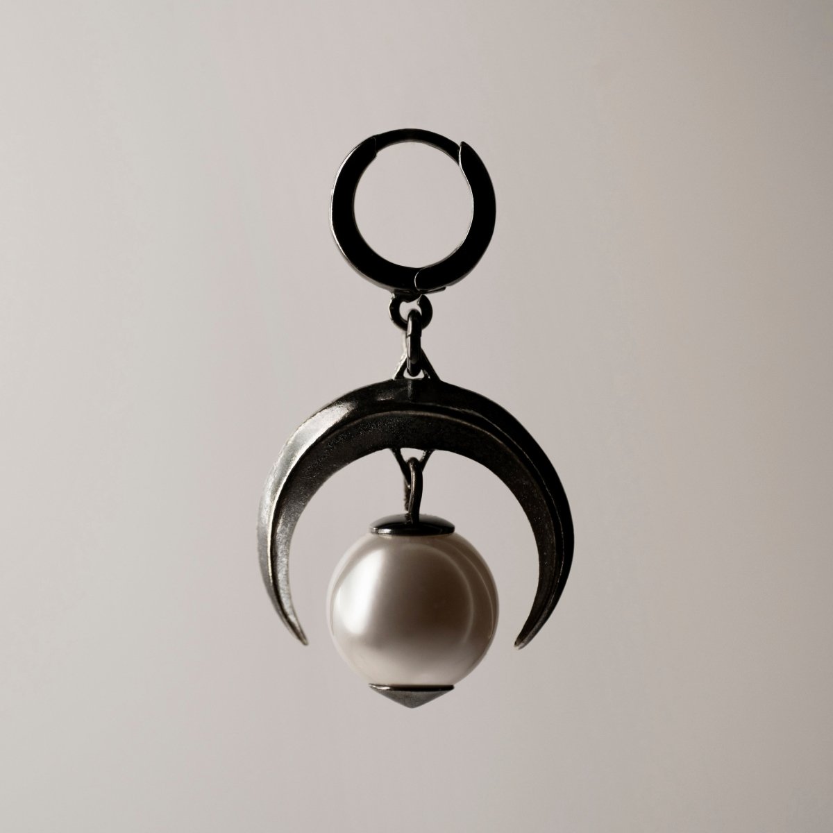 Moon earring - Macabre Gadgets