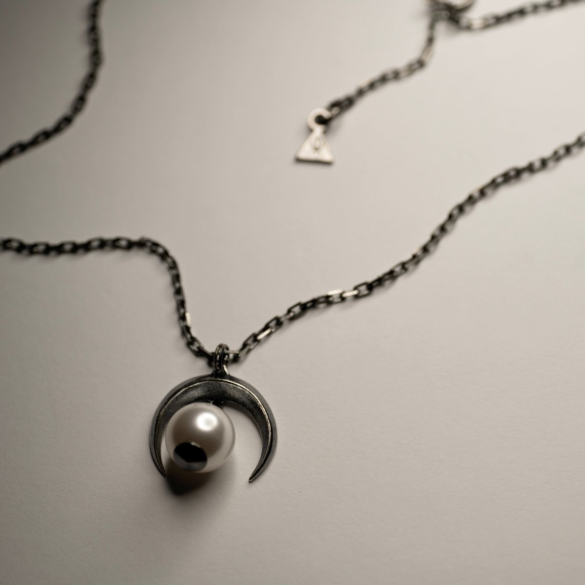 Moon pendant - Macabre Gadgets