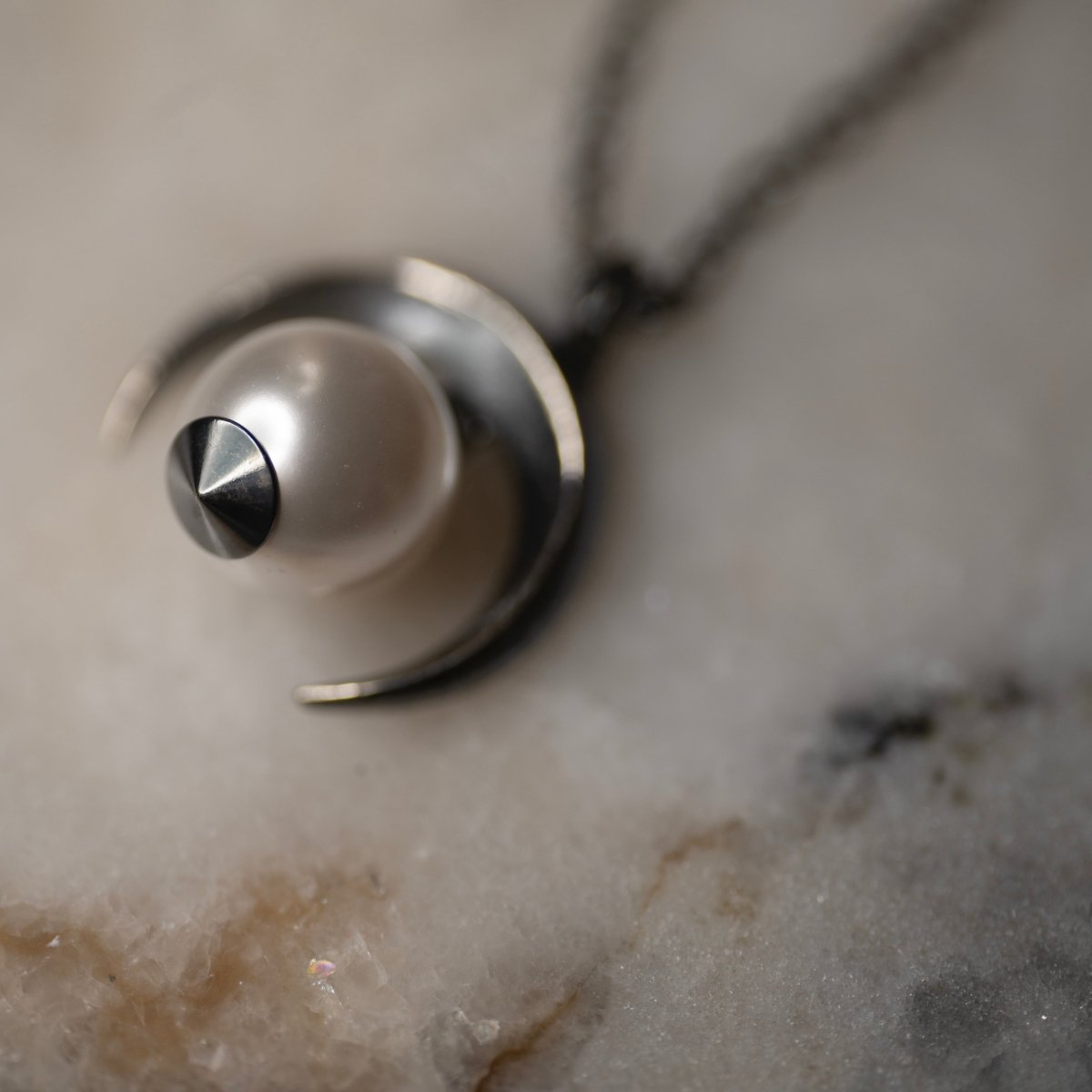 Moon pendant - Macabre Gadgets