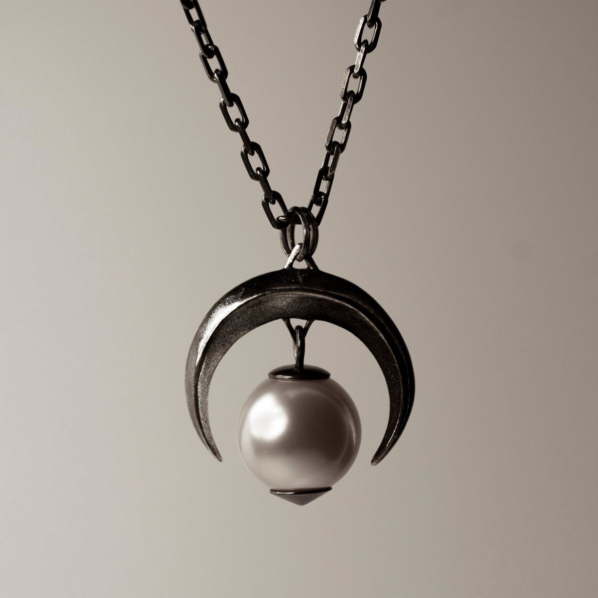 Moon pendant - Macabre Gadgets