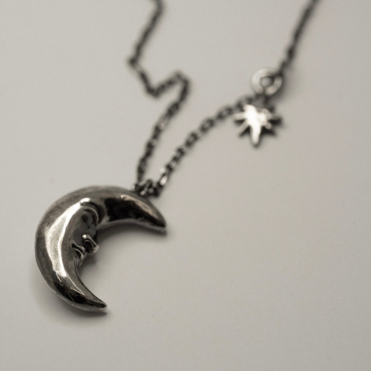 Mr. Moon pendant - Macabre Gadgets