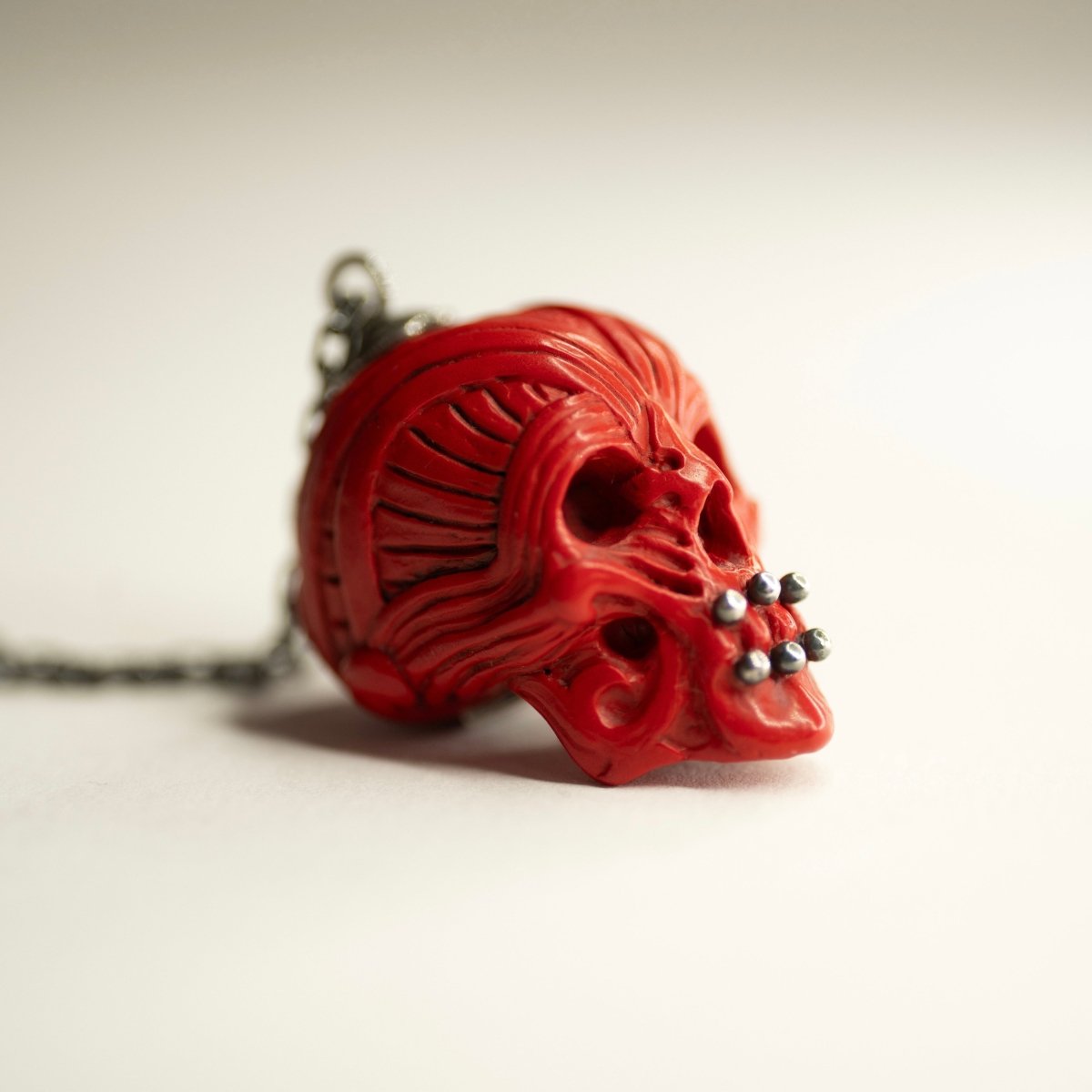 Ornate Skull pendant - Macabre Gadgets