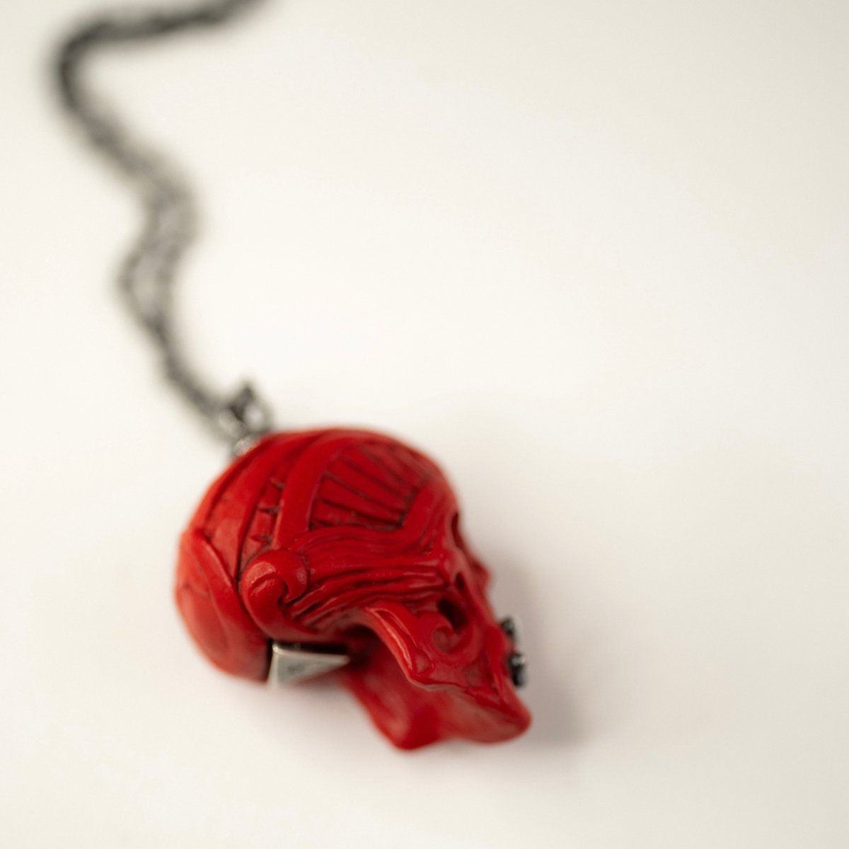 Ornate Skull pendant - Macabre Gadgets
