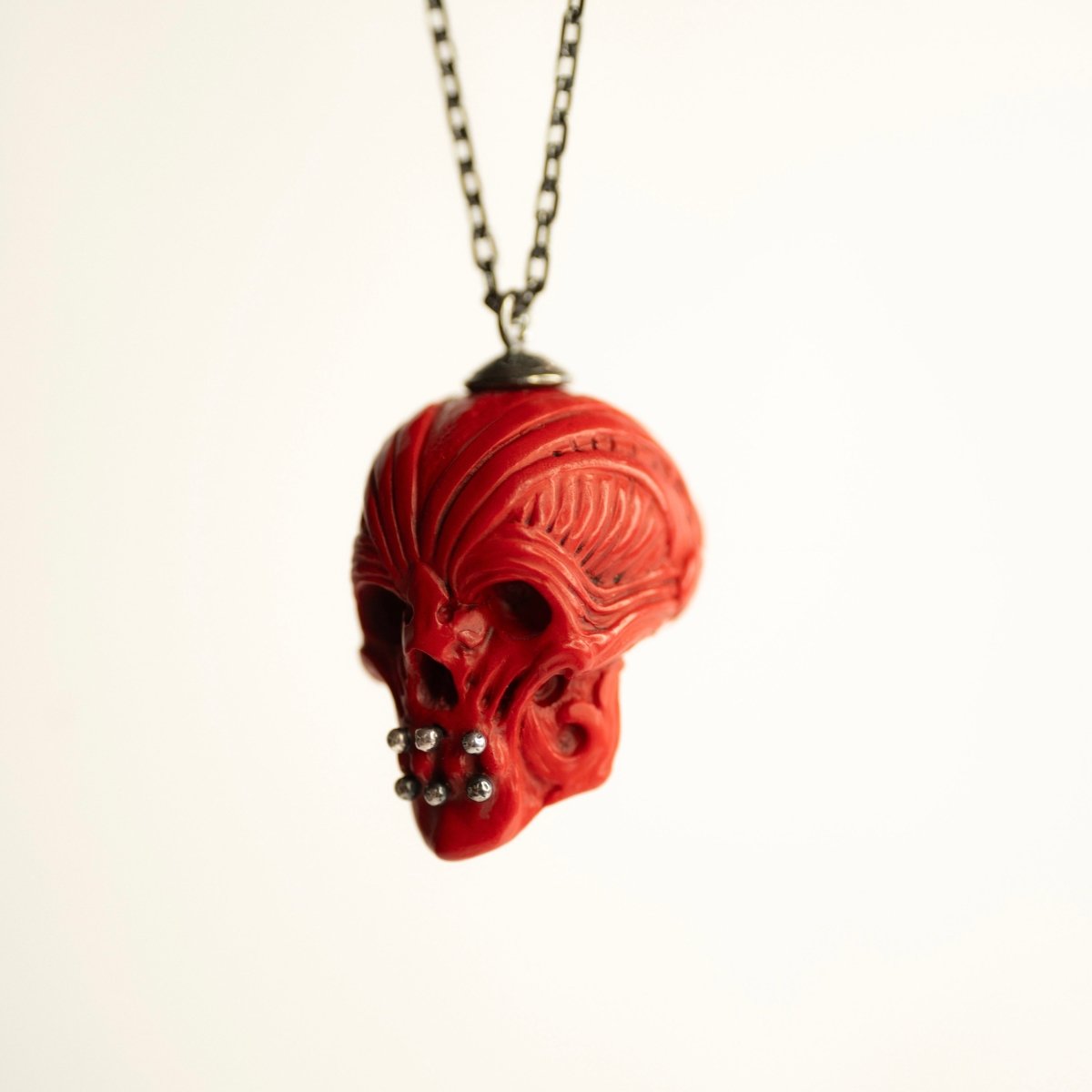 Ornate Skull pendant - Macabre Gadgets