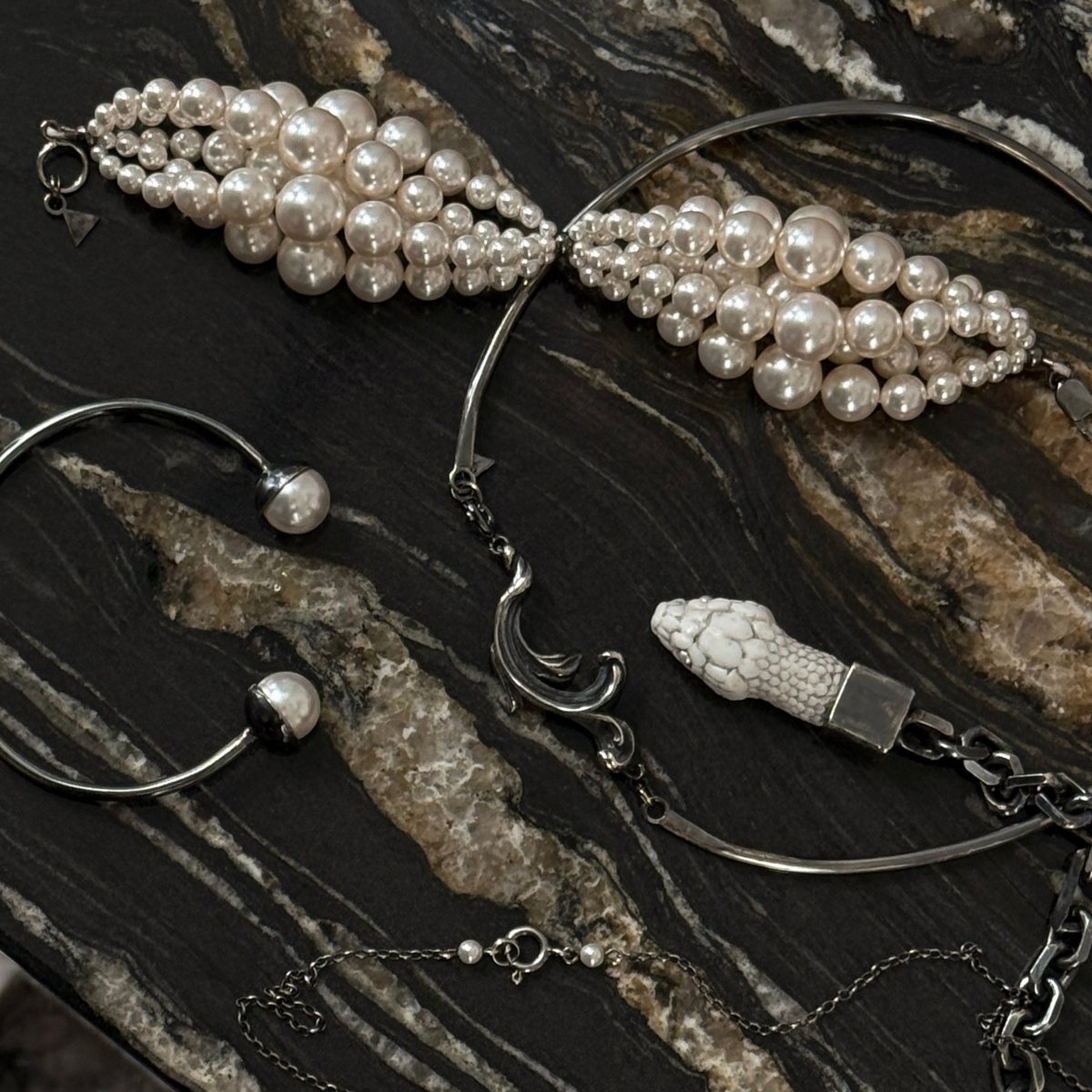 Pearl bracelet - Macabre Gadgets