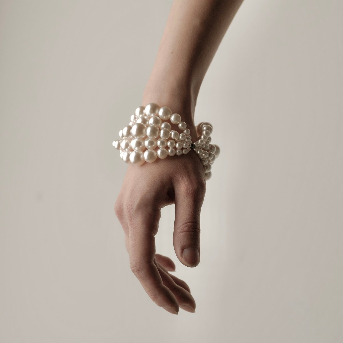 Pearl bracelet - Macabre Gadgets