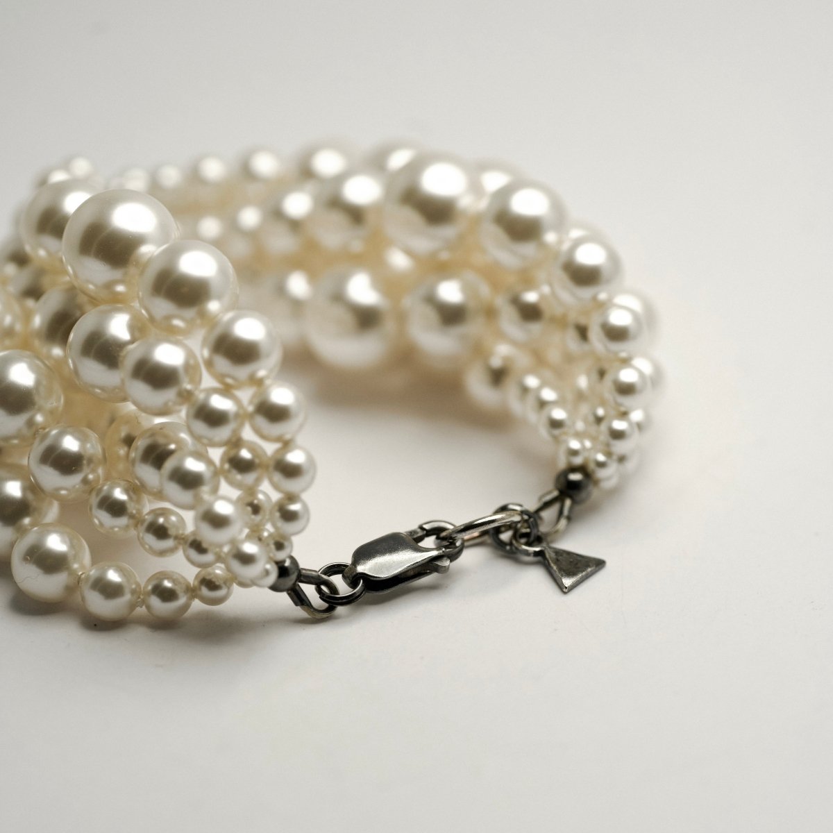 Pearl bracelet - Macabre Gadgets