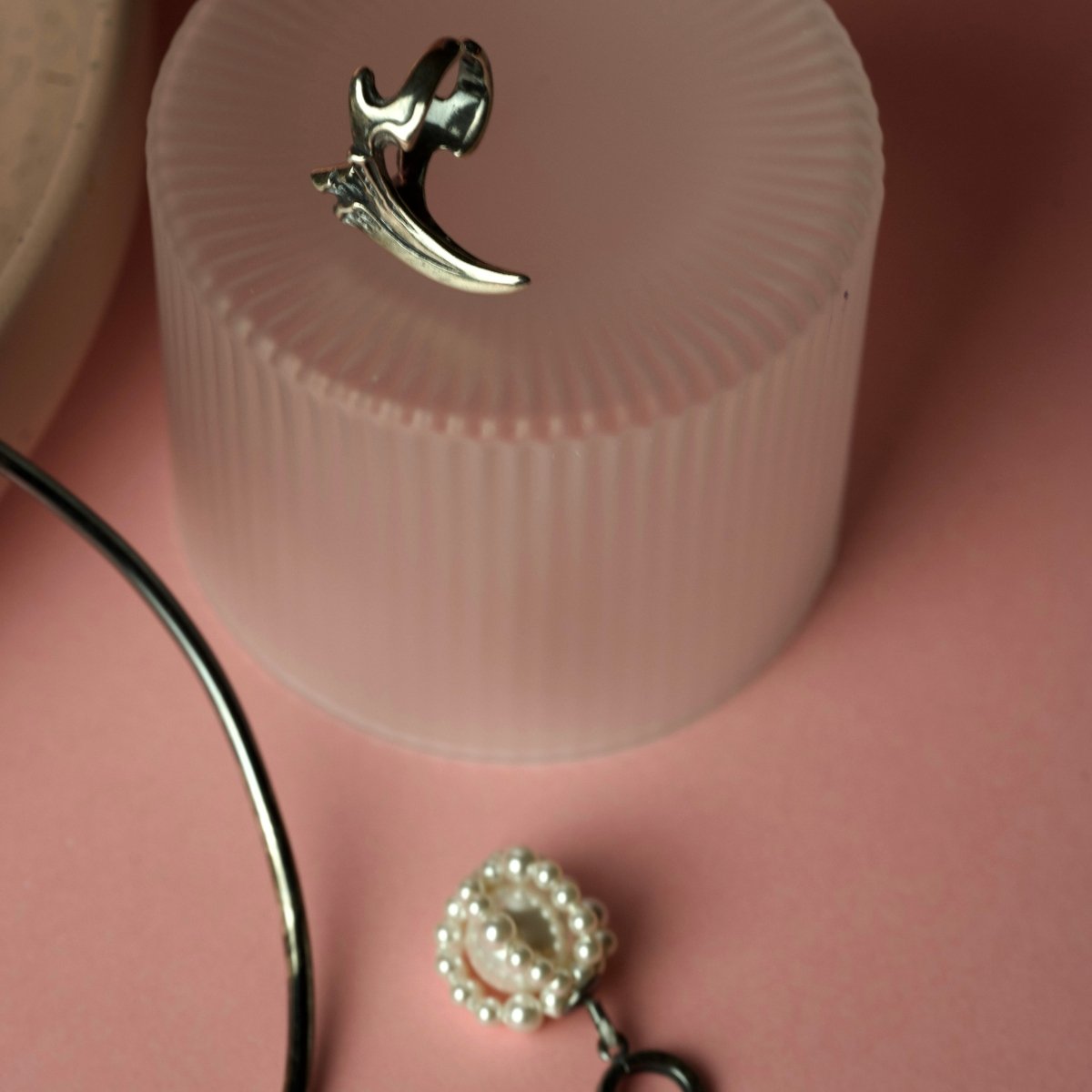 Pearl Cloud earring - Macabre Gadgets